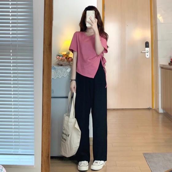 Pink short-sleeved T-shirt for women, 2026 new style, hot-selling summer style, dopamine-inducing, short, slim fit, elegant and beautiful top.