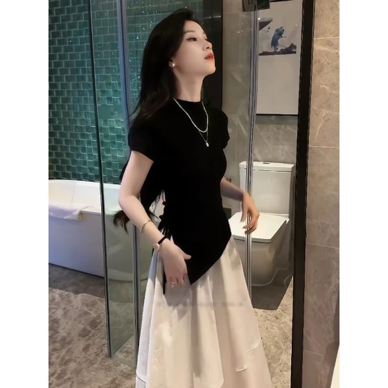 Black round neck slim fit waist split short sleeve T-shirt for women, 2026 new style, super cute, unique and beautiful early summer top.